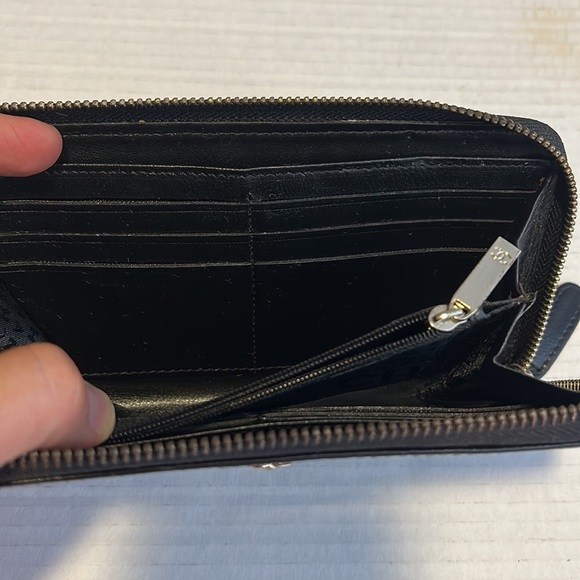 CHANEL Authentic Camellia Round Zipper Long Wallet Black Embossed series 10 VTG - Picture 8 of 16